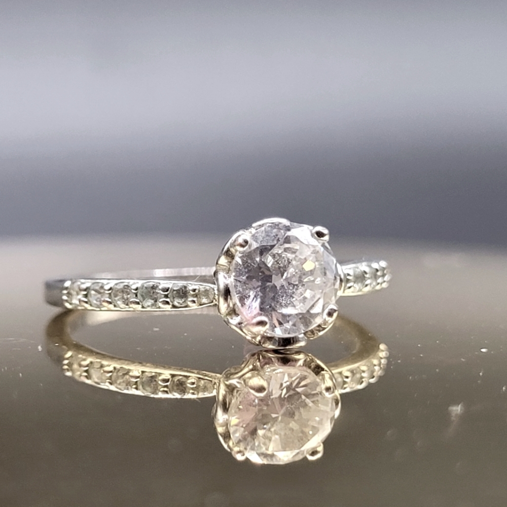 Sterling silver round cut solitaire setting Ring. Size 7.